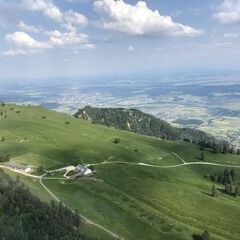 Flugwegposition um 15:11:50: Aufgenommen in der Nähe von Bezirk Moutier, Schweiz in 1490 Meter